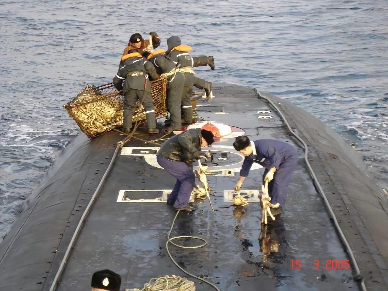 当年咱们海军把“基洛”级潜艇当绝对主力的时候，而老毛子的太平洋舰队却在用它捞帝王