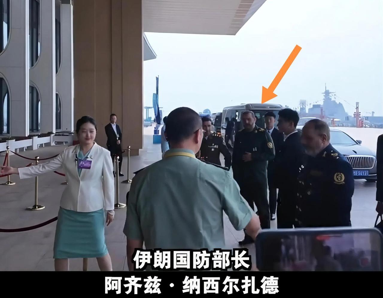 伊朗防长抵达中国参加上合会议有网友建议买中国歼-10CE和配套设施，最好是能买