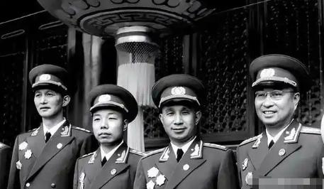 1953年，哈军工接收了一批最难管教的学生，7位元帅和6位大将的子女集中在一起，