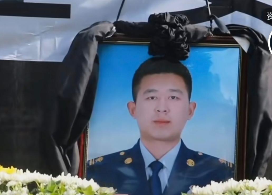 惨！为救一名意外落水女子，一名巡警与附近火锅店老板、厨师4人一同遇难。2026