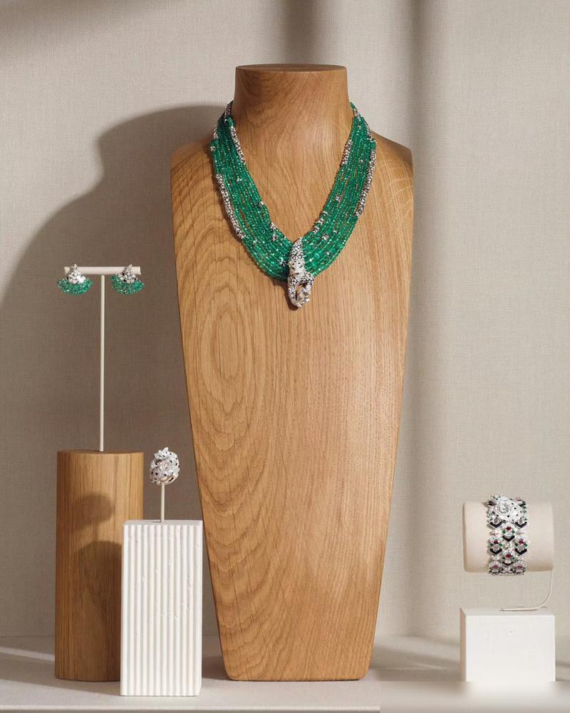 有没有后台真的好明显不信你看张婧仪就算不是一线女明星，照样资源好到爆