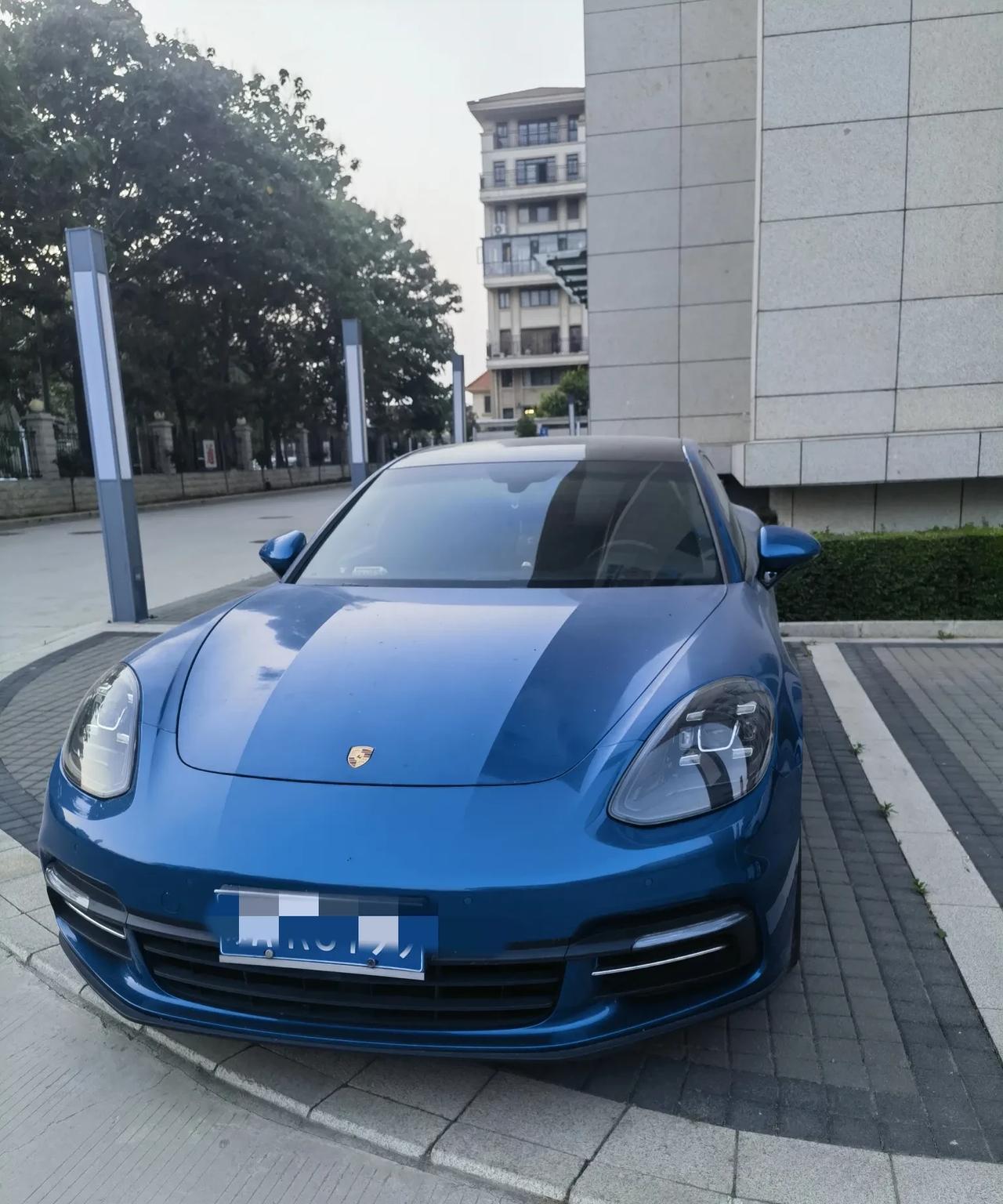 亲生的和亲自生的就是不一样啊。母亲节，儿子给我发了一个200块的红包，加一句母