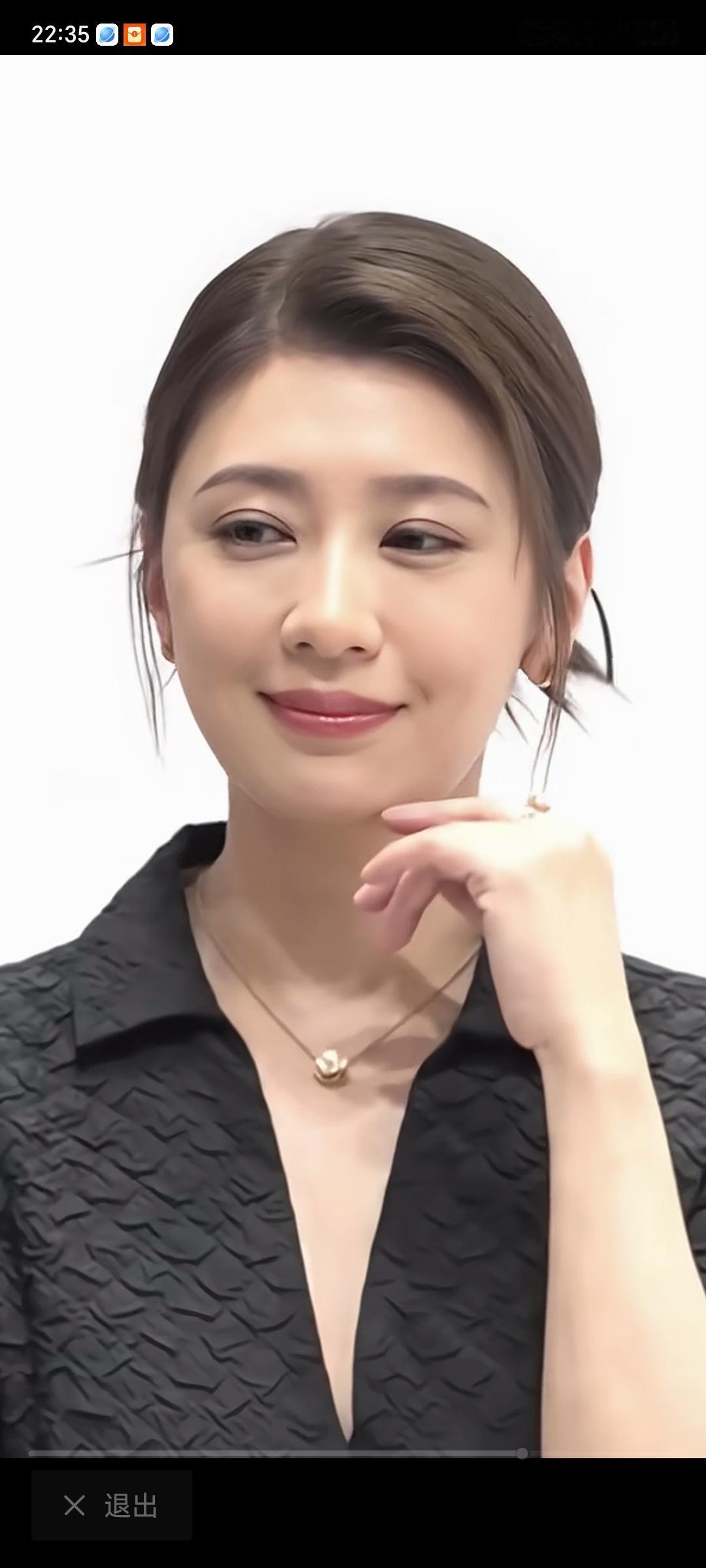 贾静雯，皮肤越来越好，看着比年轻的时候还要美。