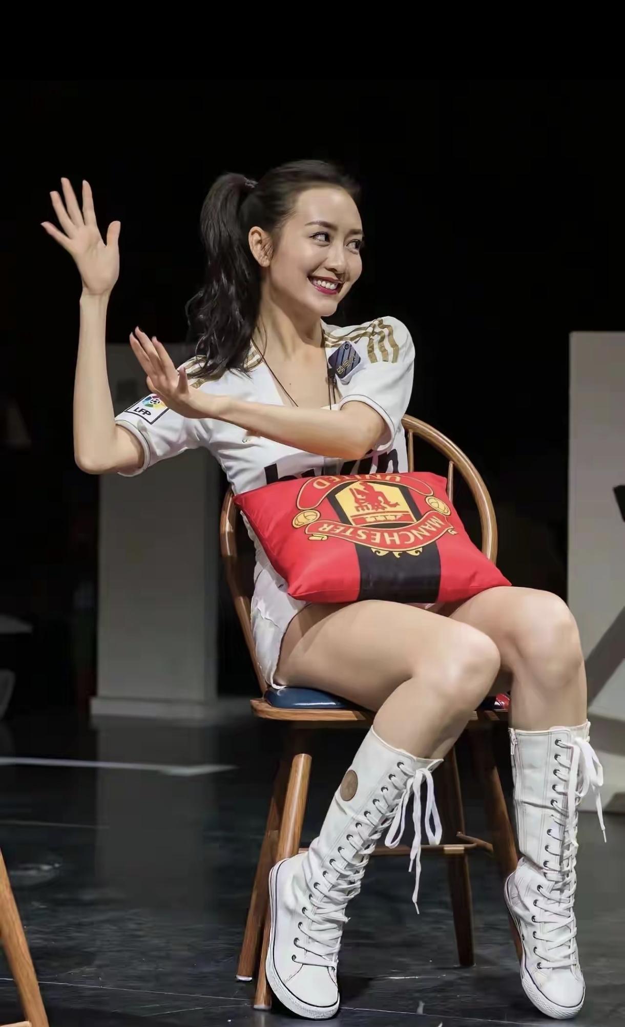 王鸥这双腿真绝！看似纤细却透着力量感，不愧是模特出身，底子在那儿，身材绝对满分。