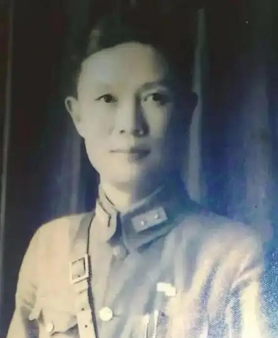 1941年的长沙城，102师师长柏辉章快急疯了。对面是4万多日军精锐，自己手里不