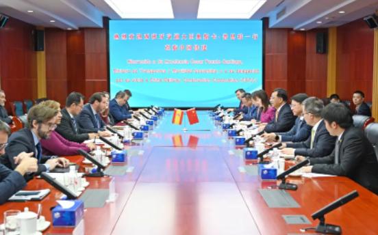 西班牙交通大臣为采购高铁考察多国，结果彻底颠覆认知！ 原本揣着“欧洲高铁天下