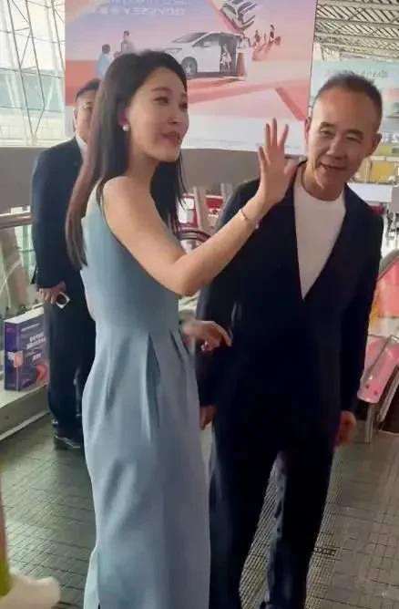 从眼神就能看出来，他对她是真爱。