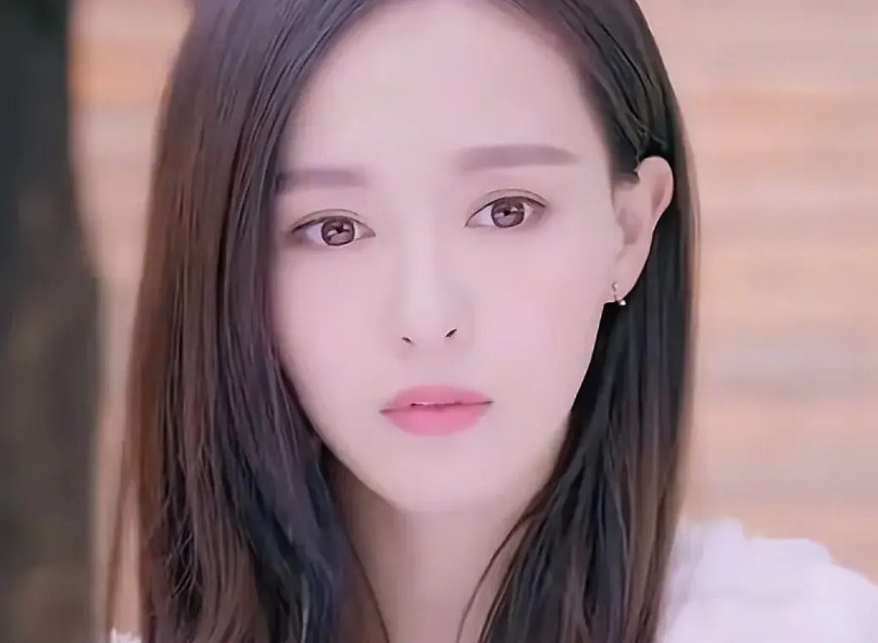 《克拉恋人》都播出好多年了，为什么还拿出来说呢？虽然唐嫣有在微博之夜被关在门