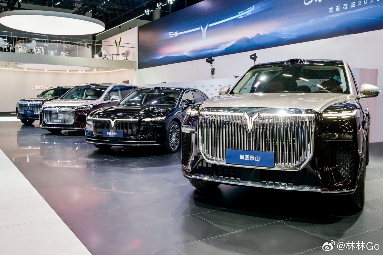 山河壮阔远，山高人为峰。2025广州车展，岚图梦想家山河耀世登场，售价70.9