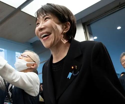 最近日本政坛的热度又被高市早苗搅了个底朝天。先是她在社交平台上发文，对特朗普