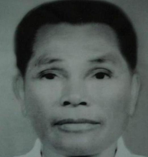 1960年，乐会县一位老农何世富，临终前向妻子坦白：“我原名叫何畏，是红军的军长