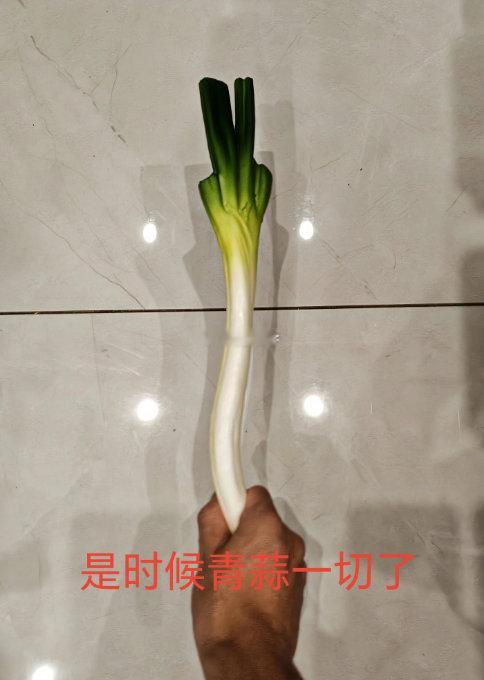 叙利亚得，美国刚刚飞机那么乌央乌央忙乎完，这边英国法国飞机又是黑压压一片。由此：