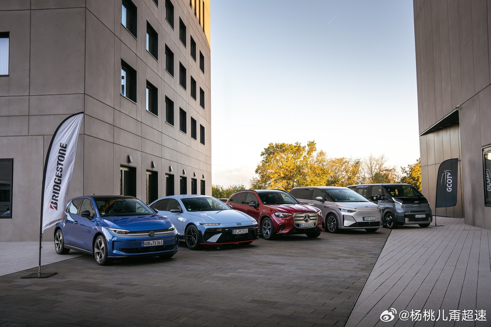 #小鹏X9获评德国年度豪华车#小鹏X9拿下年度豪华车（LuxuryCaroftheYear）称号，中