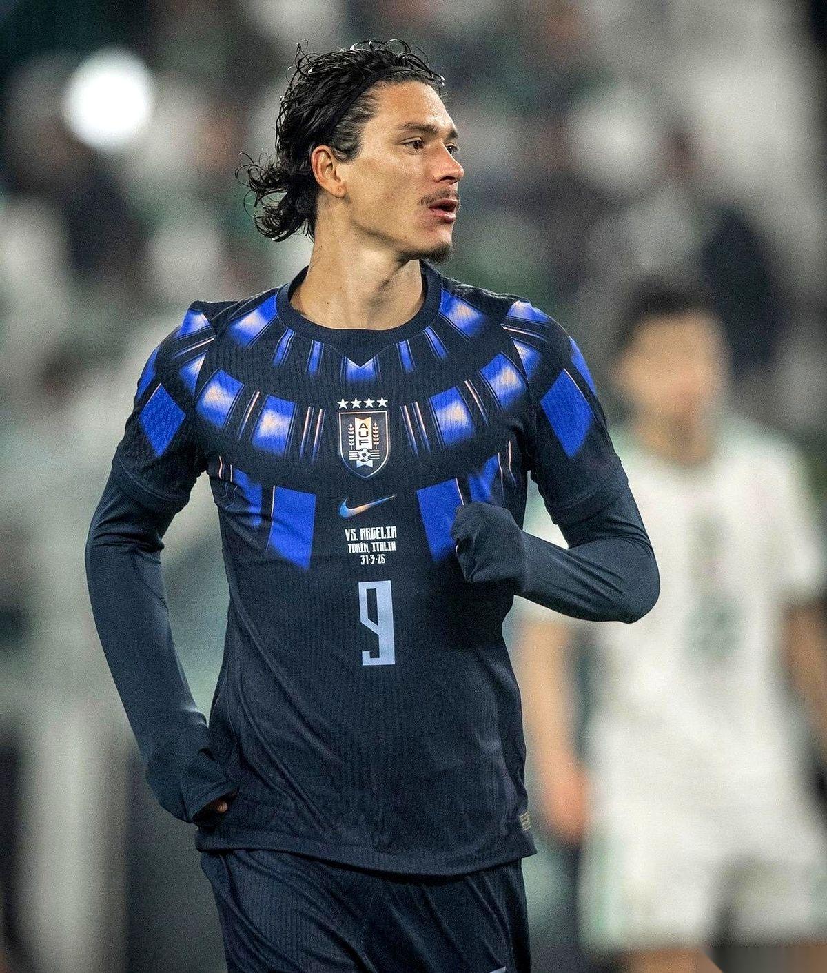 西甲足协自己把桌子掀了，公开承认，巴萨后卫马丁内斯对马竞那个飞踹，就是一张红牌，