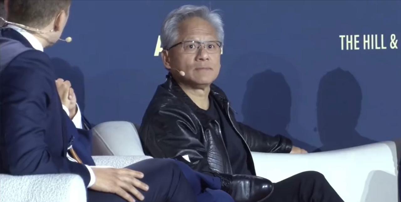黄仁勋吹泡泡的能力，堪称楷模！7月23日，英伟达创始人黄仁勋在《赢得人工智能竞