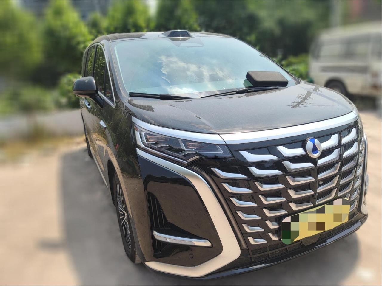 一年时间亏了12万，腾势D9二手车划算不划算？前两天验了一台腾势D9DM-i，