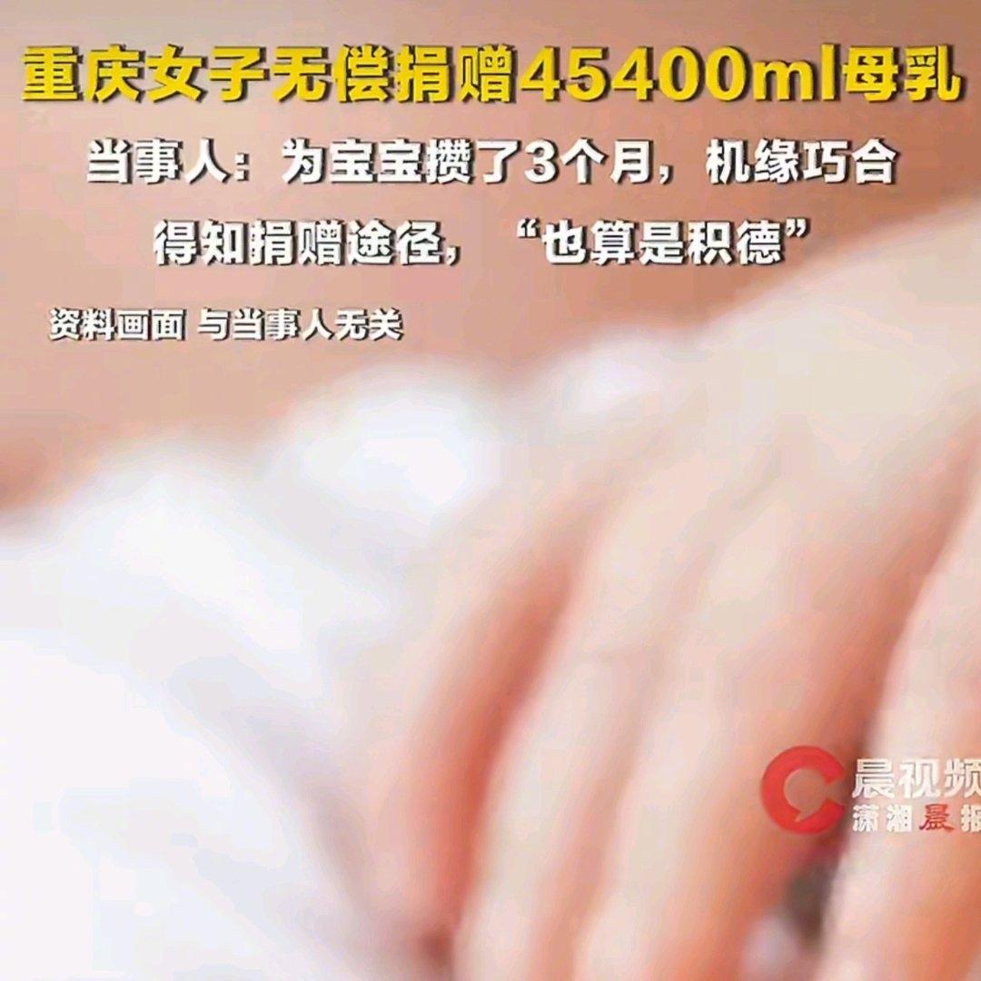 蔡女士在2025年9月至12月期间，因宝宝初期抗拒亲喂，被迫使用吸奶器存奶。为避