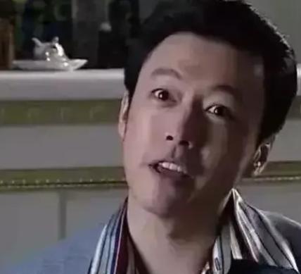 2008年，拍摄《潜伏》时，有个“谢若林”的角色，本着肥水不流外人田的原则，姚晨