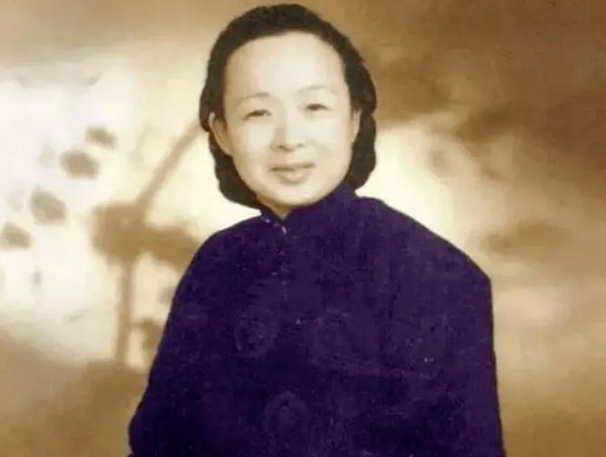 1949年，谢晋元的遗孀向陈毅要了一个房子，陈毅就把吴淞路466号送给她，几天后
