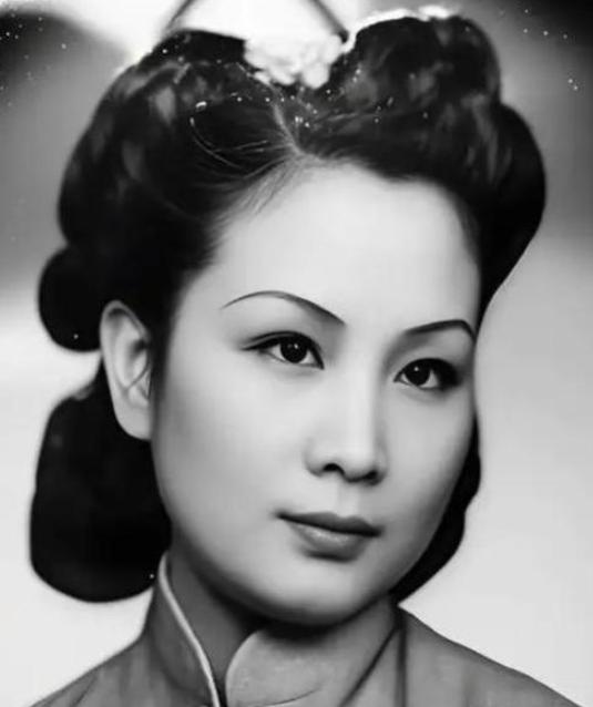 1935年，孙中山之子孙科，对离异的蓝妮一见钟情，后来向她求婚，已有3个孩子的蓝