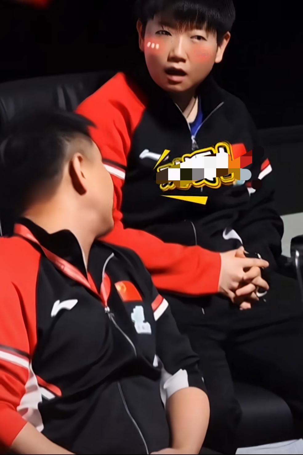 王皓：莎莎。莎：嗯，王导。王皓：你打的真棒👍莎：别夸我了，我脸都红了。