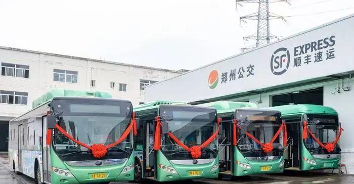 一年亏损四千万，全国陷“关停潮”，曾经的金饭碗如今正惨遭抛弃。曾经的公交车司机那