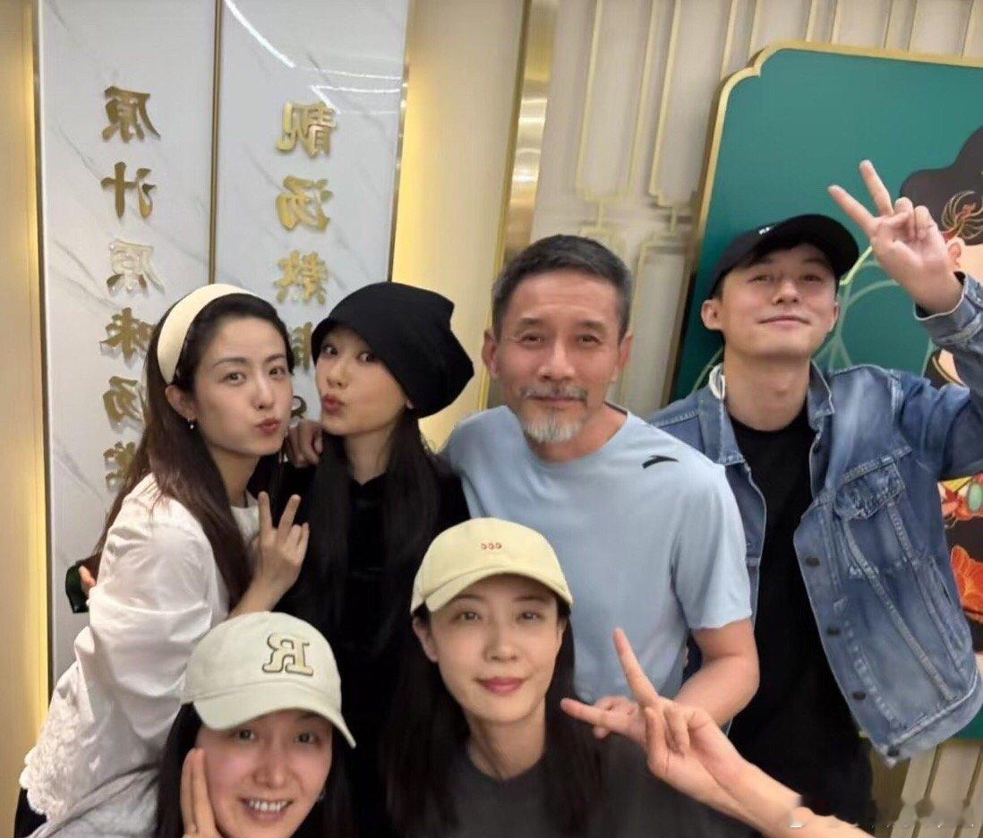 拍个全家福好吧​​​