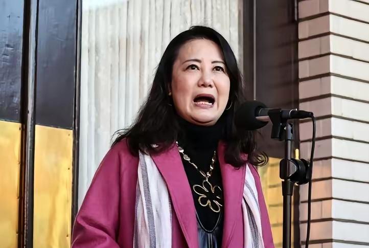 ​针对解放军今（29日）实行围台军演，民进党立委吴思瑶嘲笑说，这是中国给蒋万安带