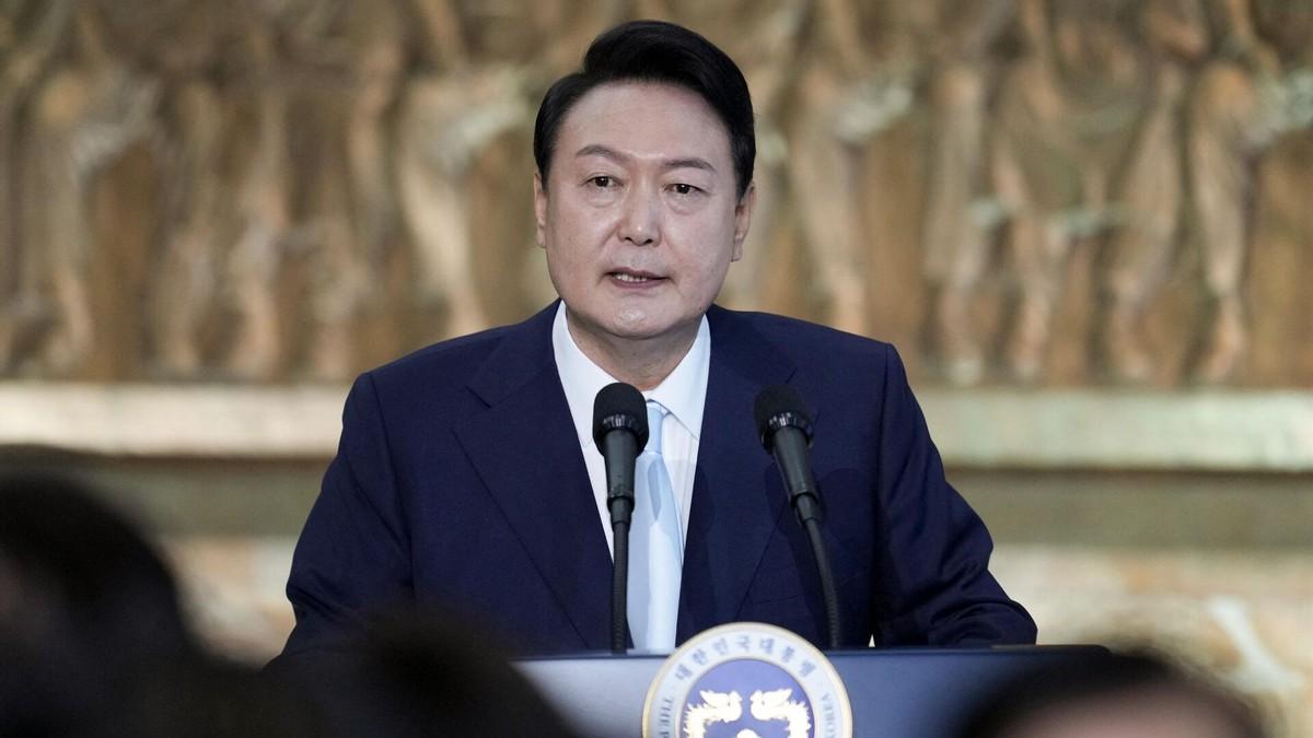 韩国前总统尹锡悦说，我声音本来很大，但现在变小了，还当庭恳求法官。保释，说自己在