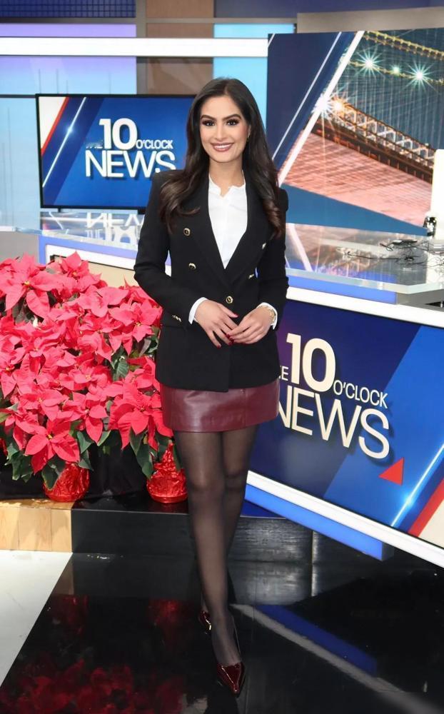 半透明丝袜。直播镜头。收视率飙升8点。这不是时尚事故。这是纽约新闻台的精准引爆。