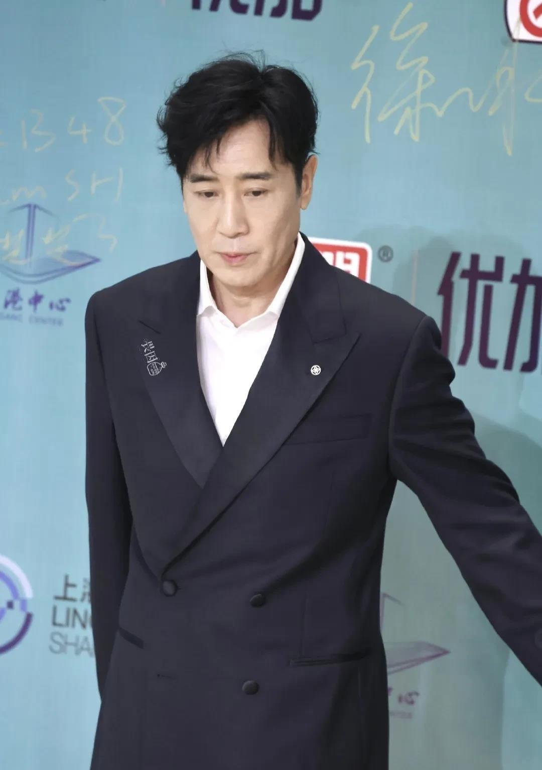 白玉兰男主给靳东了，果然印证了以前的猜想。靳东获奖沾了主旋律正剧的光。虽然已有心