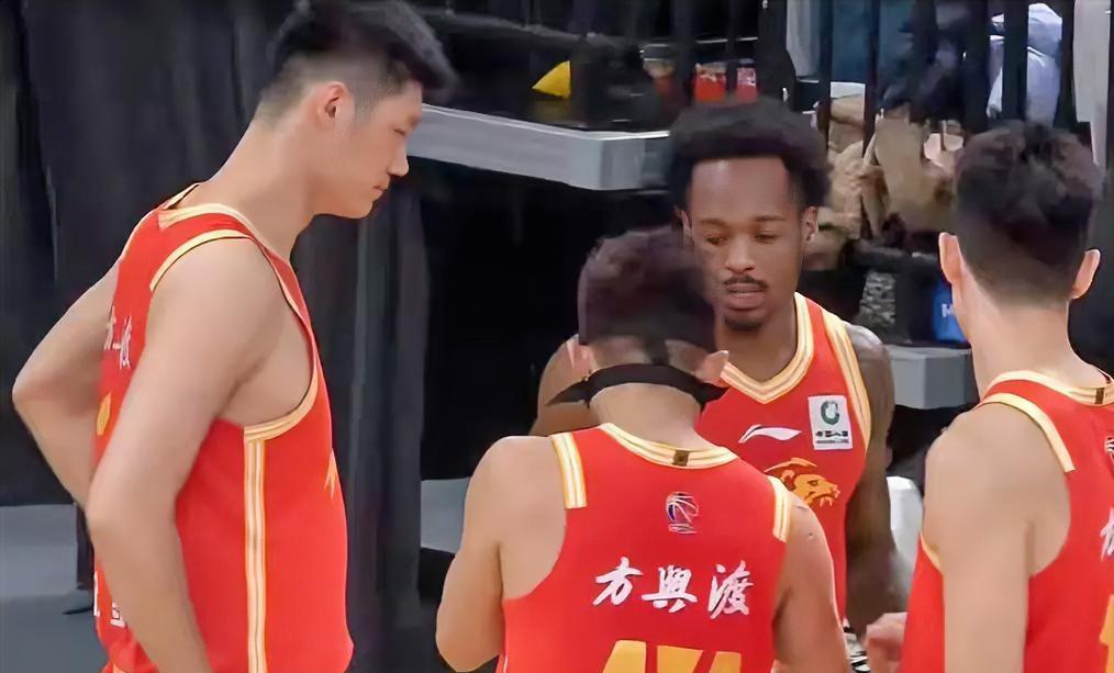 布朗复出！CBA常规赛广厦93-69大胜四川，这三球员是赢球功臣！1. 孙铭徽