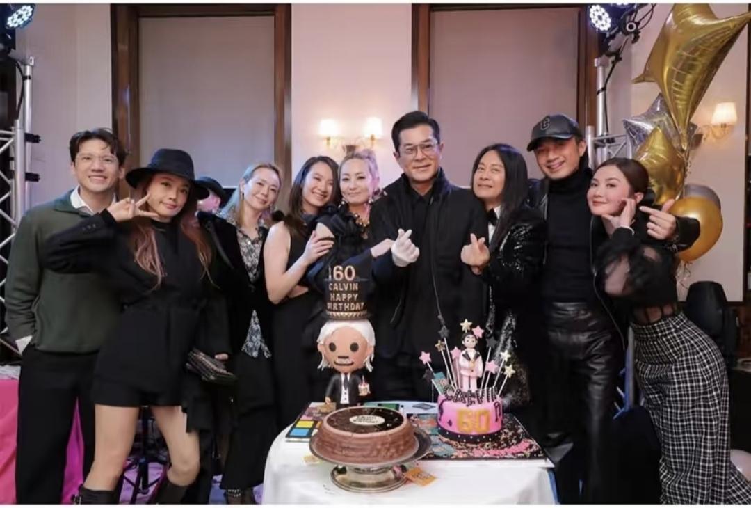 2025年1月3日，草蜢乐队成员蔡一智60周岁生日派对上，前来庆生的圈内好友合照