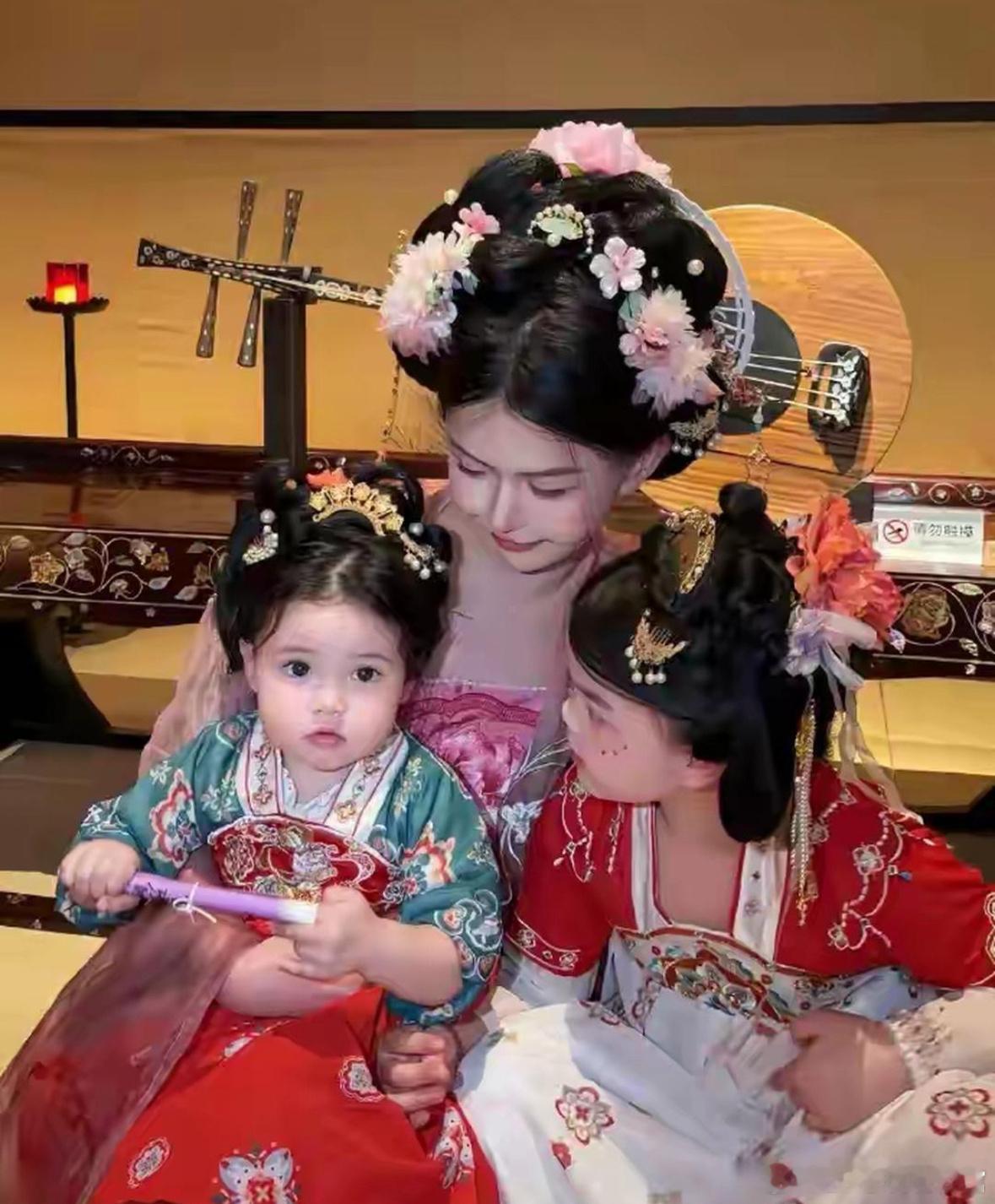 韩安冉你为什么不把小猪妹p的好看点，只p自己和优米