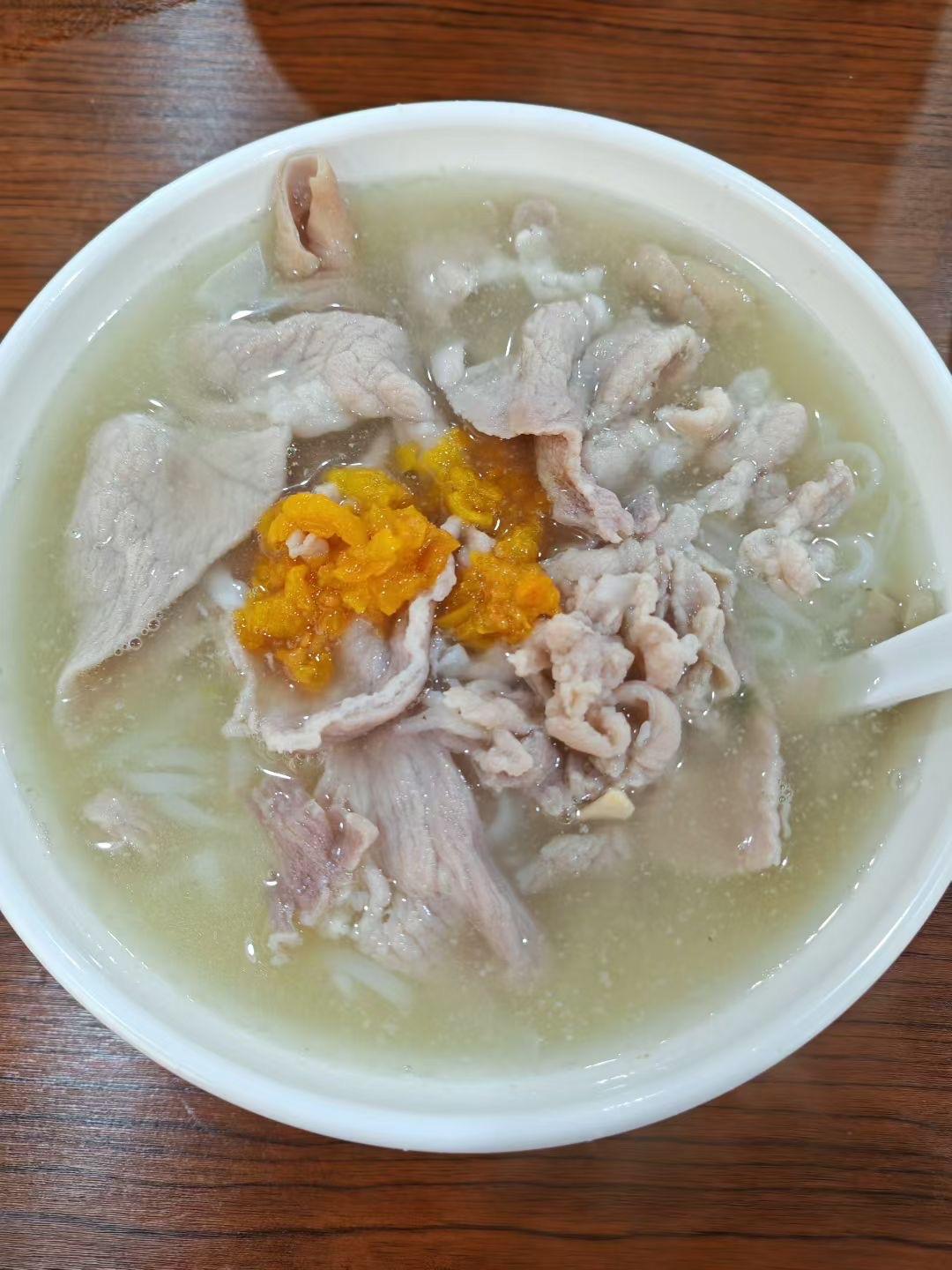 嗦粉，感觉是我身为湖南人的一种深根在灵魂里的一种饮食习惯😂每到一个地方，我