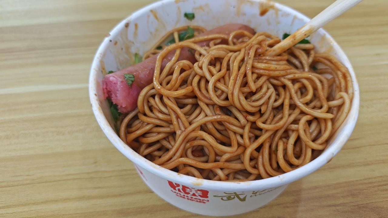听说武汉热干面一年到头都在吃？？？但是昨天我和我朋友一起去一家面馆吃都是点