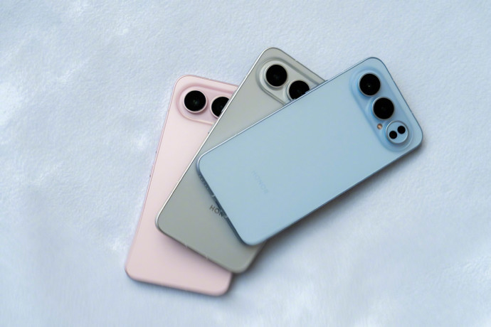 荣耀500标准版虽然用2亿主摄，但是没有长焦，搭载骁龙8sgen4，现在用这颗S