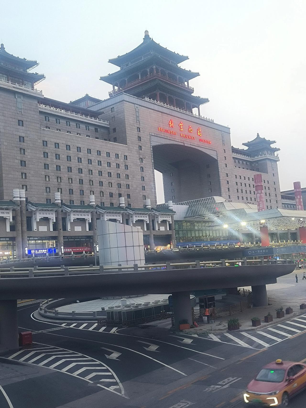 老保定人逛京城返程，北京西客站发现新鲜事有段时间不去北京了。近期到北京逛了一