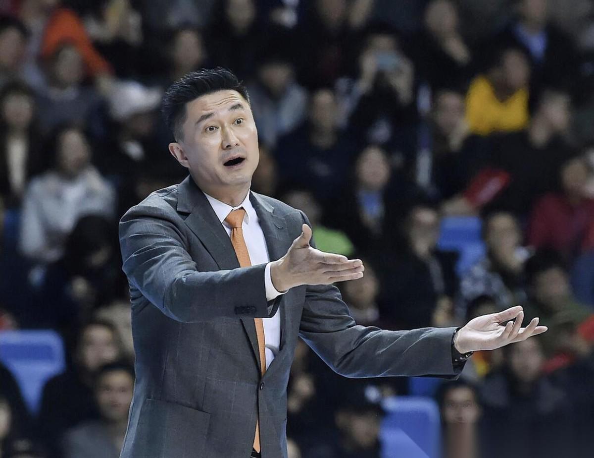 杜锋与广东男篮收到用人建议！客场不敌北京男篮后，广东男篮距离出局也就只剩最后一