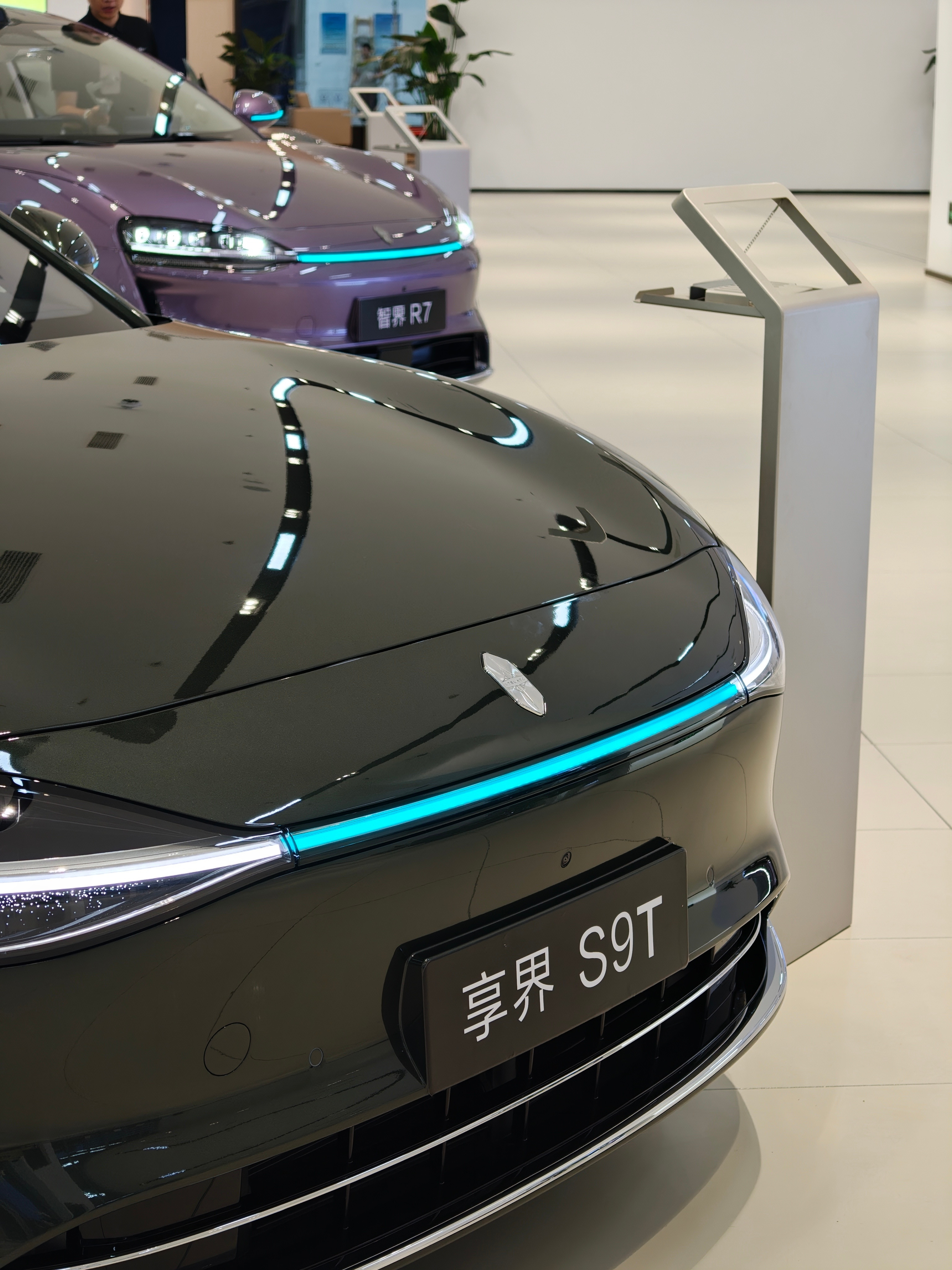 享界S9T展车现已进店在假期谁不想开着享界S9T带着朋友或者家人出去享受自然呢