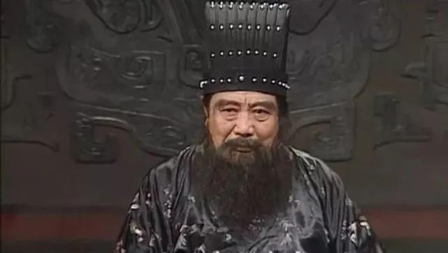 今日话题：董卓为什么从屠龙少年变成恶龙的？？网友甲：董卓有一个优点是世人公认