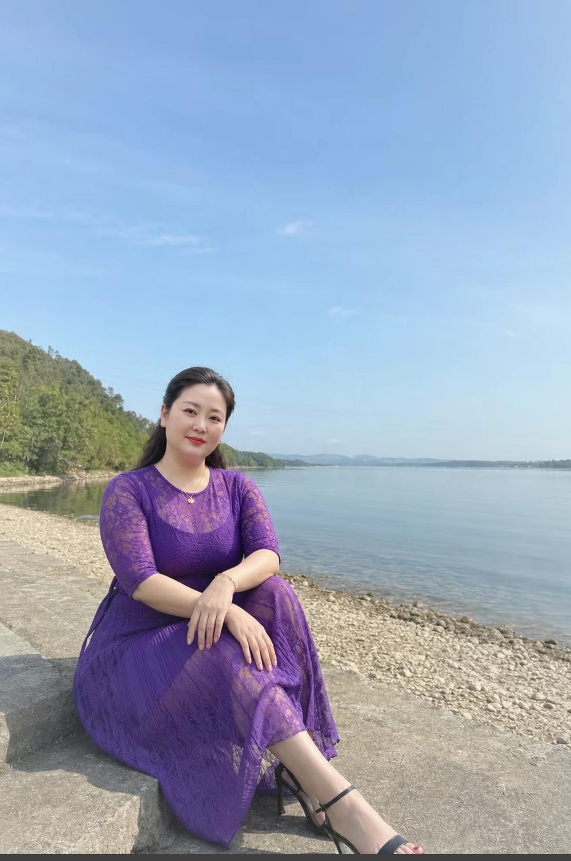 不管什么最耐看每个人都有不一样的答案最终自己喜欢就好对的人，越看越好看，越