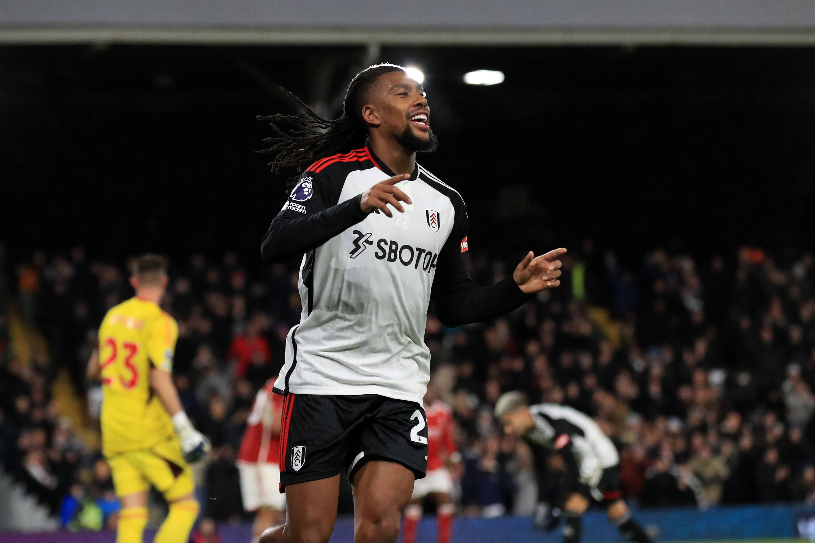 伊沃比: 丘库埃泽在训练场绰号‘丘库魔法’, 他场上场下充满活力