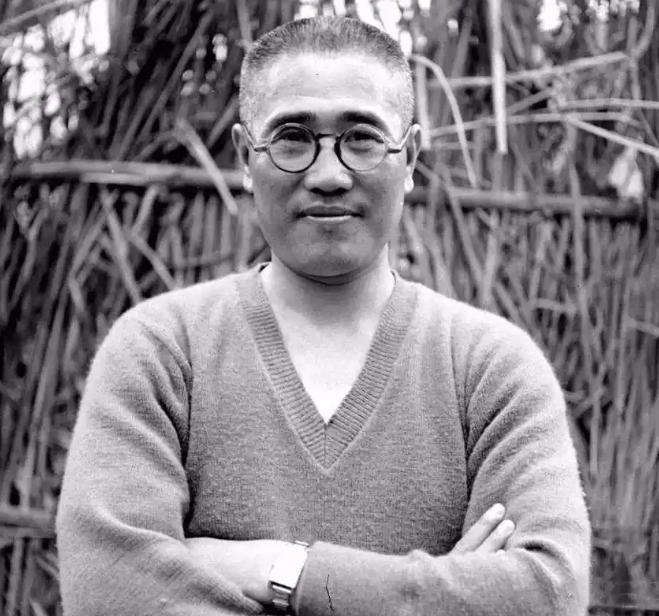 廖耀湘被称为是个十全十美的君子，不抽烟、不喝酒、不打牌、不贪财、不享乐、不近女色