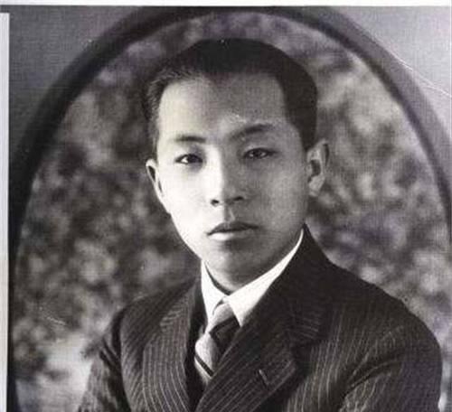 1975年4月6日凌晨2点，张群打电话告诉了张学良，说蒋介石已于昨夜病死。当时，