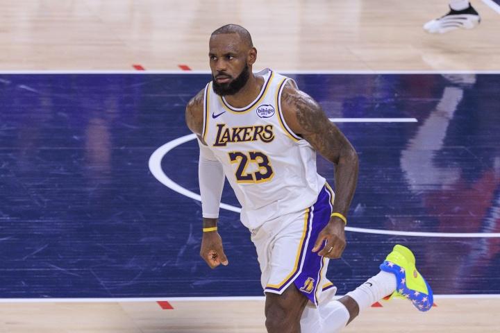 圣诞大战正负值倒数排名：1、邓肯：-342、詹姆斯：-333、JR史密斯：