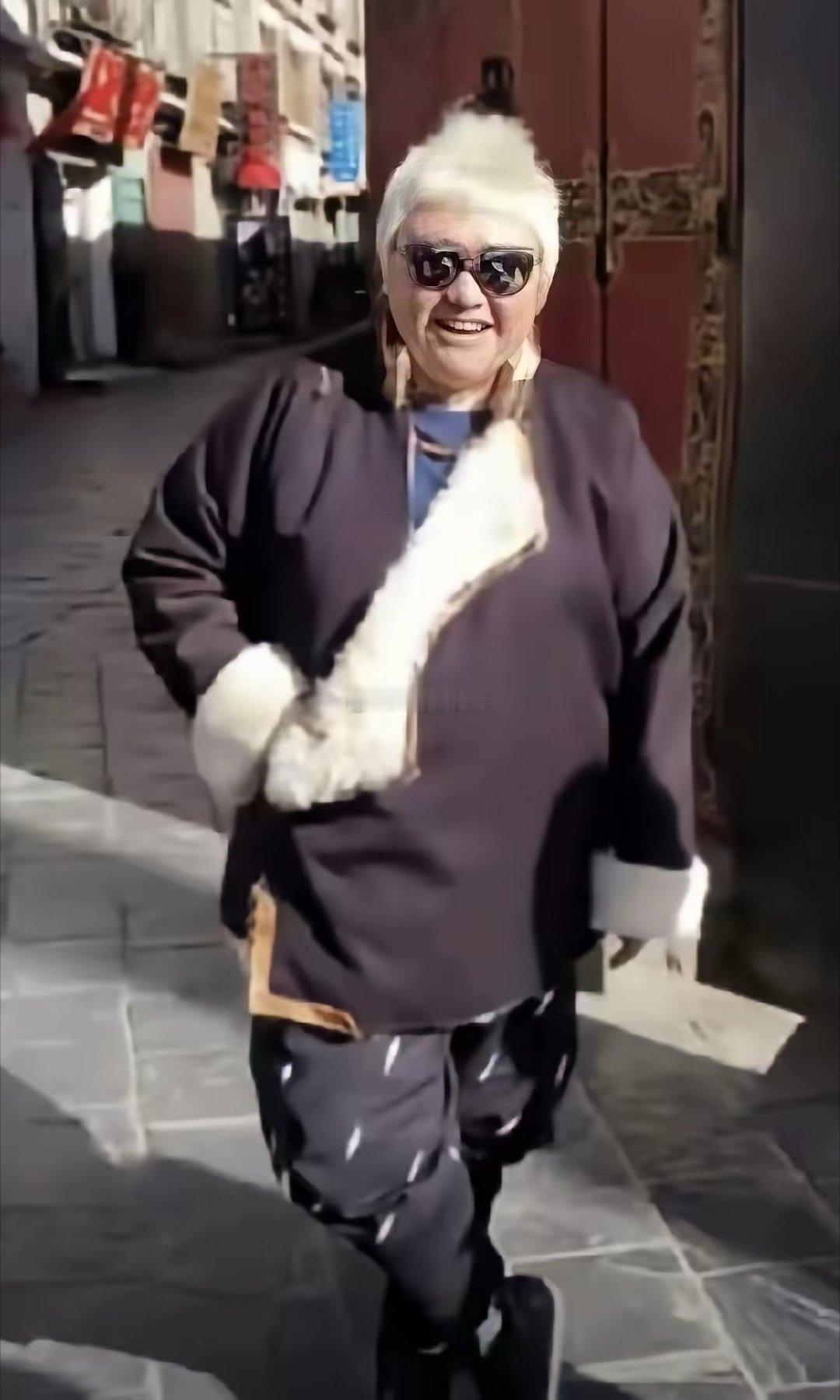 终于明白：什么叫人靠衣装，马靠鞍了…​​​
