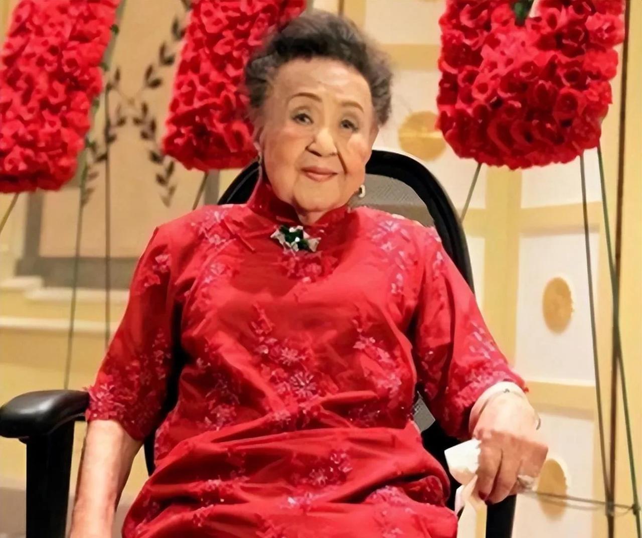 严幼韵98岁确诊大肠癌，医生劝她手术，她叹了口气：还是安乐死“我看还是安乐死吧
