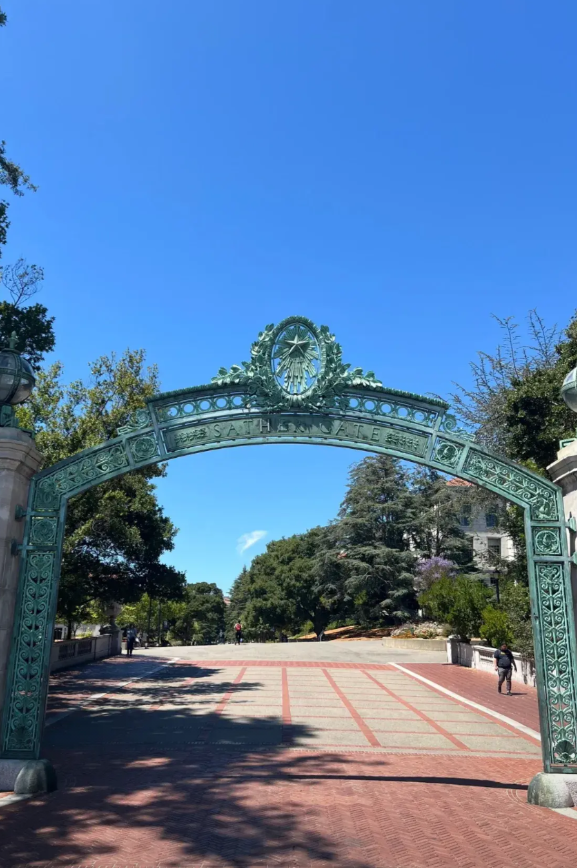 很多人以为<em>加州大学伯克利分校</em>是一所很一般的<em>大学</em>，毕竟是个“<em>分校</em>”其实<em>伯克利大学</em>