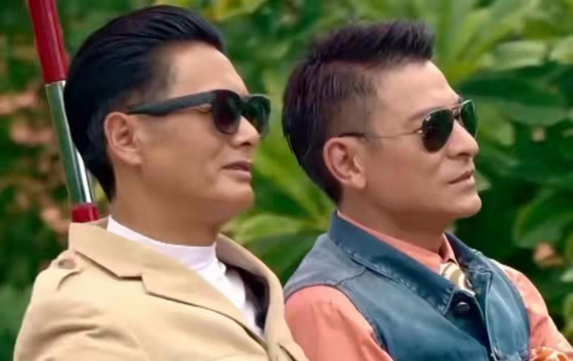 郭富城的早期签名写真集至今在二手市场能卖到三千元港币，理发店当年因模仿他的中分油